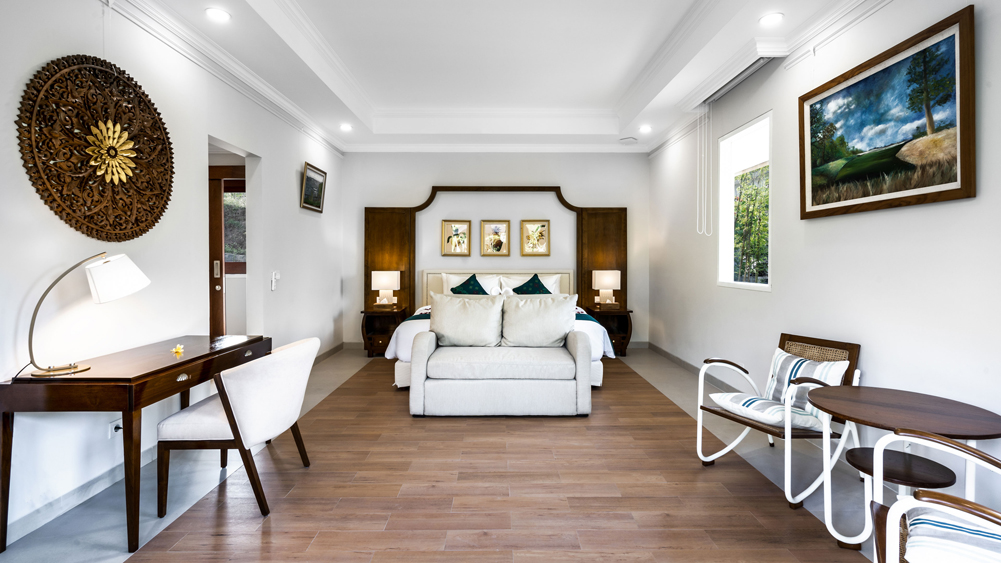 Pala Ubud - Villa Seraya A - Opulent master bedroom